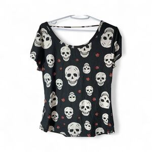 NO BOUNDARIES Black & White Skull Red Roses With Pocket XL ) 15-17)
